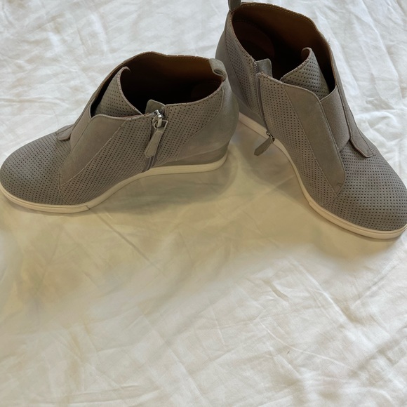 Paolo Linea. Sneaker bootie.  Grey. Size 9 1/2. - Picture 3 of 5